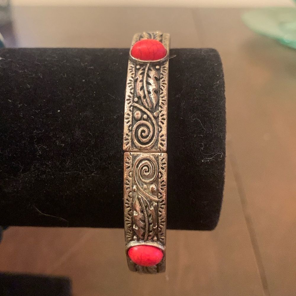 Vintage carved Bracelet with red stones